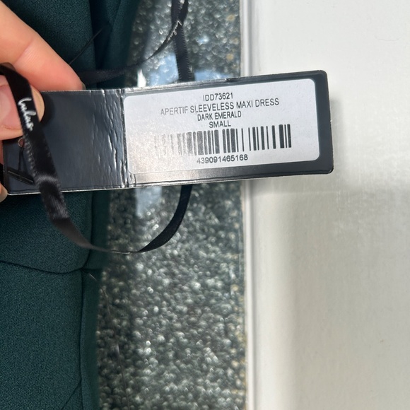 Beautiful Emerald Green Lulus Holiday Full Length/Maxi Gown Size Small - Picture 2 of 5